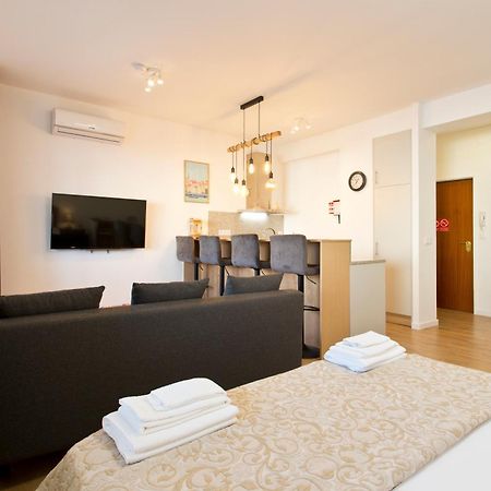 Casa Roberto - Studio Apartment, Lift, Ac, Car Parking - Extra Porto Buitenkant foto